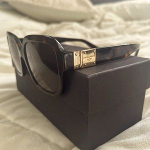 Slightly worn dolce&gabbna sunglasses